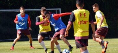 Fora do clássico, Valdívia visita família e não treina no São Paulo