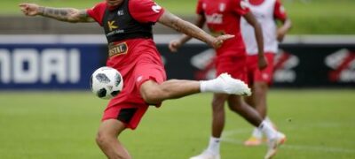 Liberado para a Copa, Guerrero treina com seleção peruana