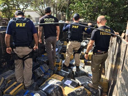 Polícia encontra 5 toneladas de maconha em caminhão que transportava milho