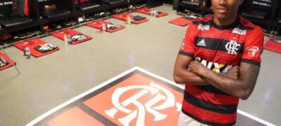 Vitinho realiza primeiro treino e fala com a imprensa