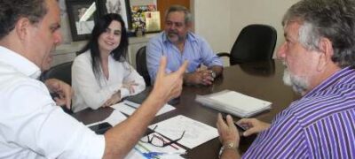 Mara Caseiro vai à Cassems em busca de plano para servidores de Ladário