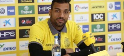 Corinthians negocia com lateral, mas só em caso de saída de Fagner