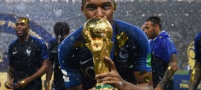 Campeão dentro e fora de campo! Mbappé doa prêmios para caridade