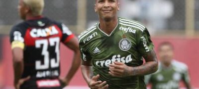 Com Deyverson inspirado, Palmeiras mantém Vitória na zona da degola