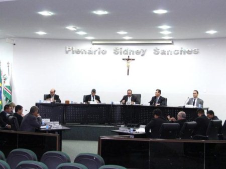 Justiça suspende CNH de condenado por desviar R$ 107 mil de Câmara