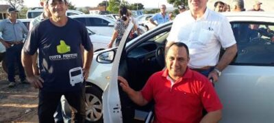 Prefeito Manoel Viais entrega novo carro para Secretaria Municipal de Saúde