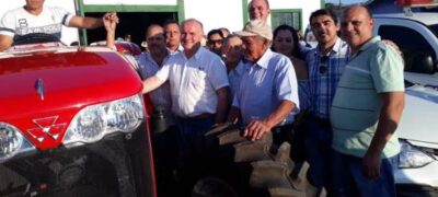 Prefeito entrega patrulha agrícola para os agricultores do Alto Caracol