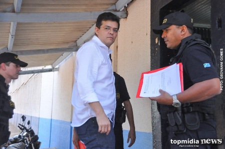 TJ/MS suspende julgamento e Olarte garante mais dias distante do xadrez