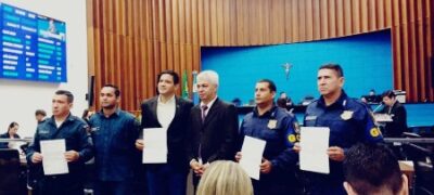 PMs e guardas municipais recebem Moção de Congratulação