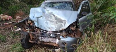 PMA apreende 479 kg de maconha em sacas de carvão com campo-grandense de 21 anos que fugiu do bloqueio e capotou veículo