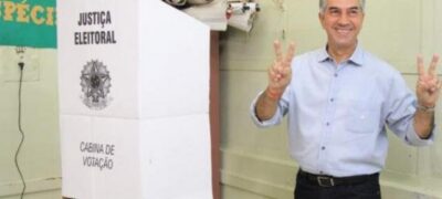 Reeleito, Reinaldo usou legado para resistir às crises financeira e política