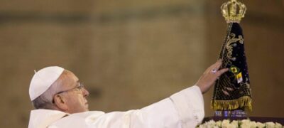 Brasil comemora o dia de Nossa Senhora Aparecida, padroeira do país