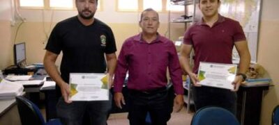 Vereador Hiato entrega Moção de Aplausos aos delegados de Policia de Bela Vista e Caracol