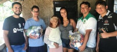 Famílias carentes de Rio Verde, recebem cestas básicas arrecadadas em futebol Solidário