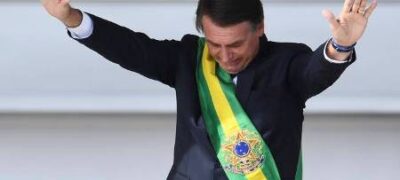 Em discurso no Planalto, Bolsonaro fala em ‘libertar’ país do socialismo