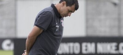 Cheio de desfalque, Carille escala Corinthians em treino no CT