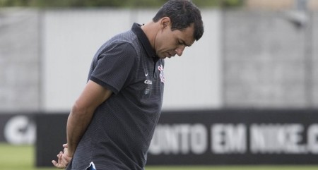 Cheio de desfalque, Carille escala Corinthians em treino no CT