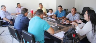 Em reunião com prefeito, vereadores cobram recuperação dos bairros, recapeamento, limpeza e recuperação das estradas rurais   