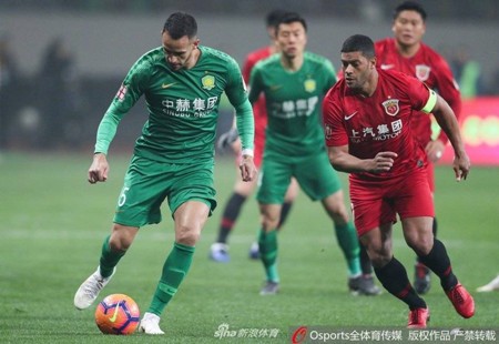 Hulk, Oscar e Elkeson ganham duelo com Renato Augusto e conquistam Supercopa da China