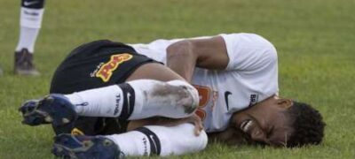 Gustagol tem entorse no joelho esquerdo e passará por avaliação na terça