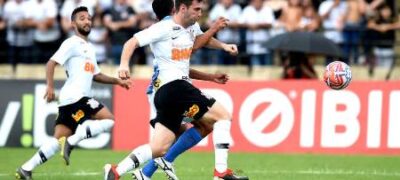 Jadson treina sem limitações e deve reforçar o Corinthians contra o Santos