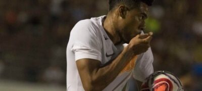 Gustagol participa de 45% dos gols do Corinthians no ano e será titular na quarta-feira