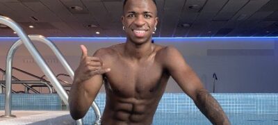 Vinicius Junior faz tratamento na piscina: “Trabalhando para voltar o quanto antes”
