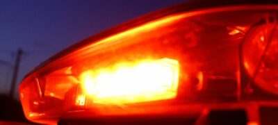 Mulher descobre traição e apanha do marido em frente aos filhos
