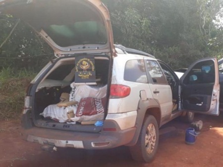 Motorista do tráfico causa acidente e abandona carro com maconha