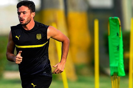 Atlético-MG negocia com Lucas Hernández, lateral-esquerdo do Peñarol-URU, de 26 anos