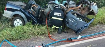 Carro roubado em Guia Lopes, homem foge da polícia e capota veículo em Bela Vista