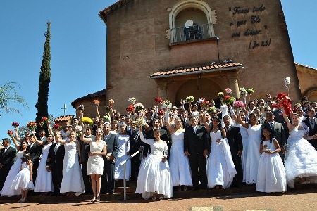 Santuário celebra casamento comunitário e 78 anos da igreja com partilha de bolo