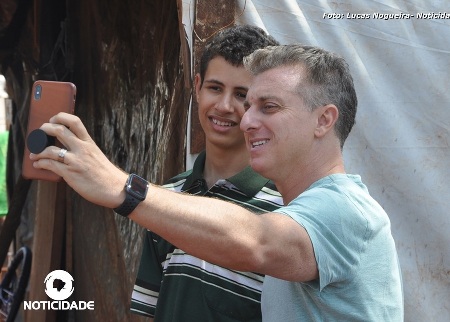 Sucesso nacional: “Garoto inventor” recebe Luciano Huck e grava com equipe do Caldeirão