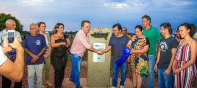 Vander e Márcia entregam abastecimento de água para Assentamento Vera Nilda
