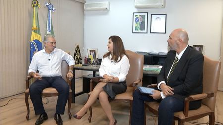 Reinaldo Azambuja é o entrevistado em programa que comemora o 1º ano do Panorama MS