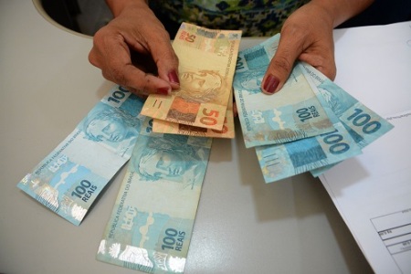Pagamento do FGTS para 127 mil trabalhadores começa amanhã