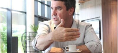 Secretário de Governo Eduardo Riedel é destaque em publicação internacional