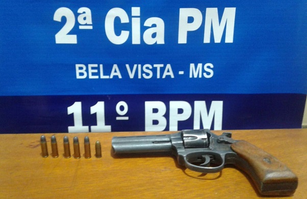 Polícia Militar apreende arma de fogo durante abordagem veicular em Bela Vista