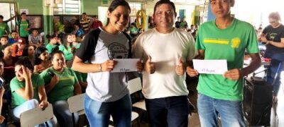Xetinho apóia Projeto Soletrando, doando premiação