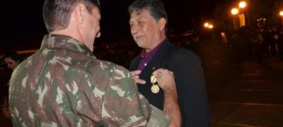 Jornalista é homenageado com a comenda Marechal Dutra