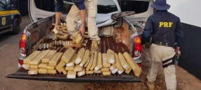 PRF apreende 1,5T de maconha, recupera veículo e prende três homens em Guia Lopes da Laguna