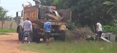 Moradores da Vila Canaã realizam mutirão de limpeza
