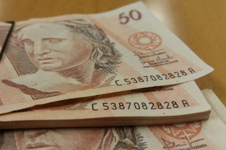 Juros para cheque especial começa a valer no dia 6