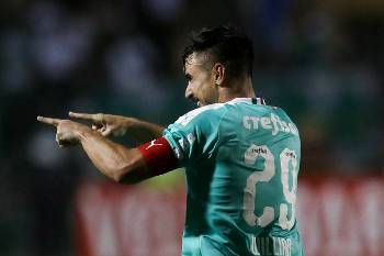 Willian marca três vezes, e Palmeiras atropela o Oeste no Pacaembu