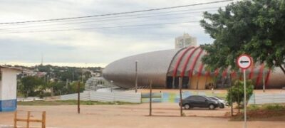 Bêbada, condutora atropela pedestre em frente ao Aquário do Pantanal