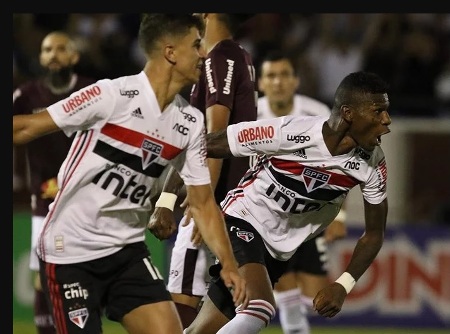 Com Pato titular, Tricolor vence a Ferroviária de virada na Fonte Luminosa