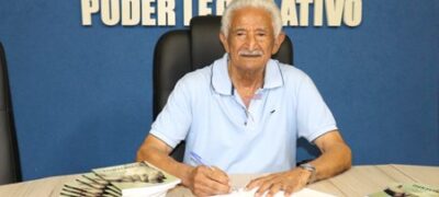 Amigos e familiares prestigiam “seu” Rene Rosa em noite de autógrafos na Câmara de Jardim