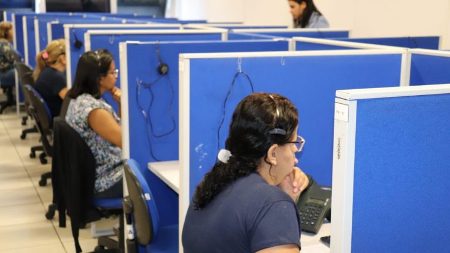 Pessoas com sintomas de coronavírus podem tirar dúvidas e até fazer consulta por telefone
