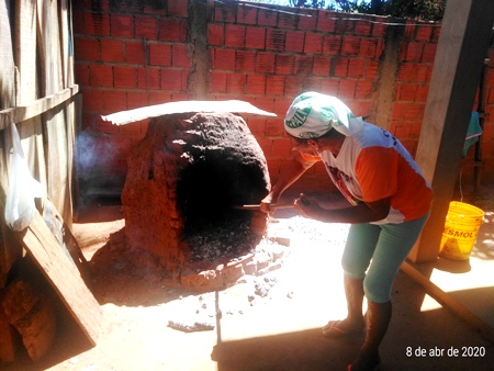 O costume de fazer chipas e sopa paraguaia na Semana Santa se mantem vivo em Bela Vista