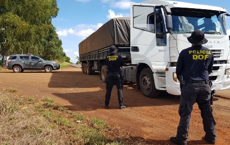 Carreta com quase uma tonelada de maconha foi apreendida pelo DOF durante a Operação Hórus